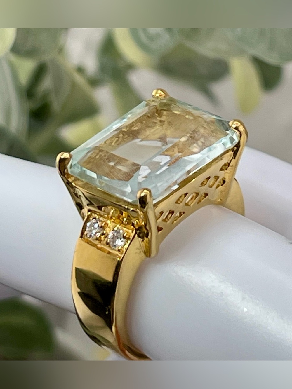 10.17ct Aquamarine Sapphire Ring 18k yellow Gold on 925 ring East West